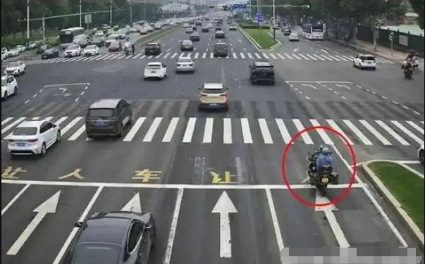 摩托車走機動車道還是非機動車道