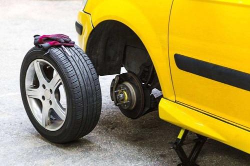 汽車輪胎多長時間更換一次 更換輪胎需要四條一起換嗎？