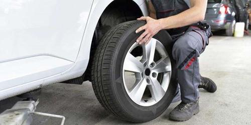 汽車輪胎多長時間更換一次 更換輪胎需要四條一起換嗎？