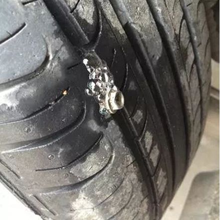 電動車輪胎被釘子扎了補胎還是換胎